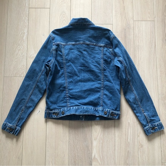 Uniqlo Classic Jean Jacket in Blue - Picture 3 of 11